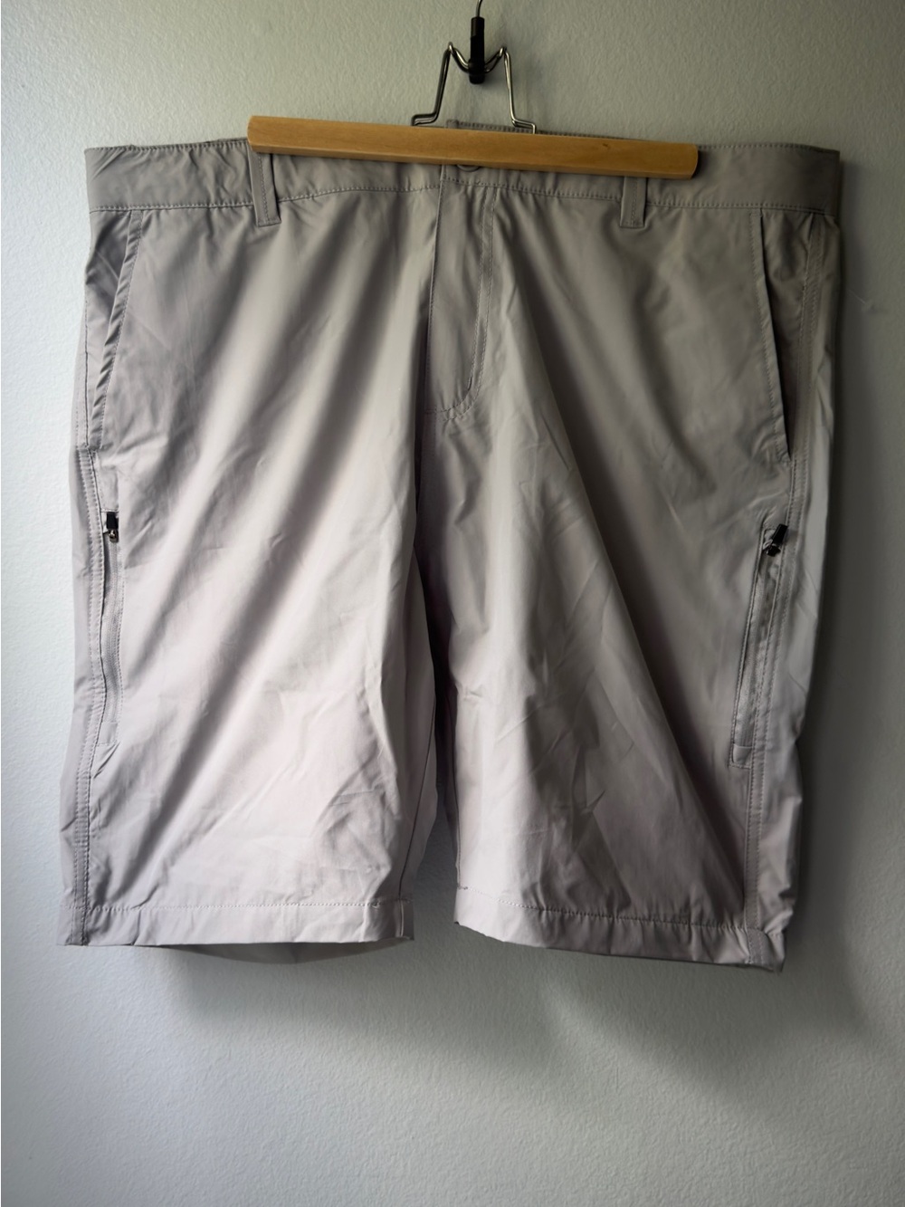 Men's Light Gray Athletic Zip-Pocket Shorts